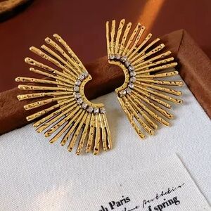 Women Anthropologie Vintage gold sunrise Sunburst Earrings